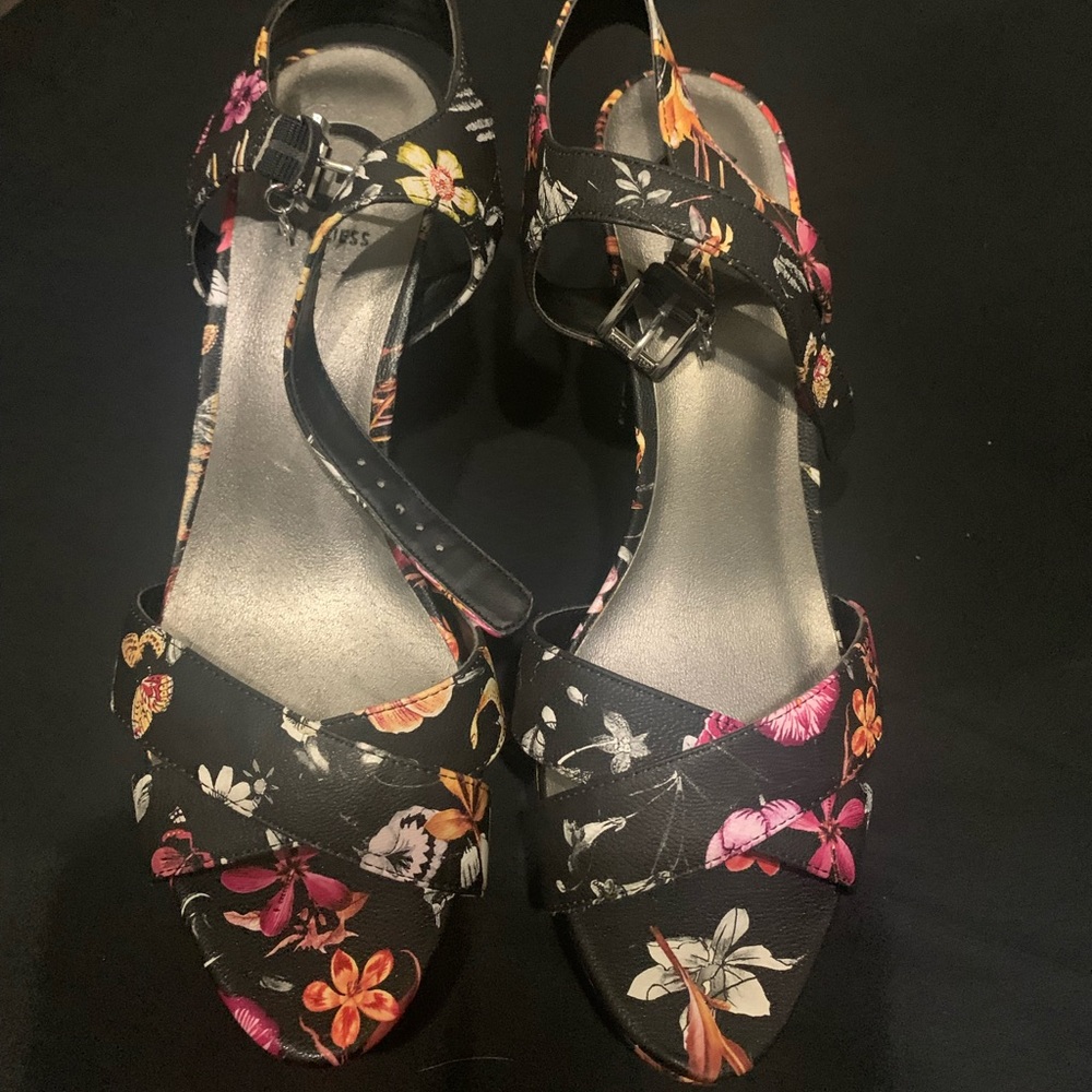 Size 10 guess heels never worn no box